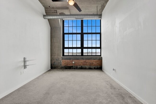 Building Photo - 3963 W Belmont Ave