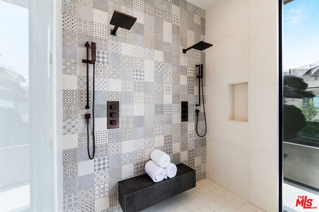 Building Photo - 434 Flores St