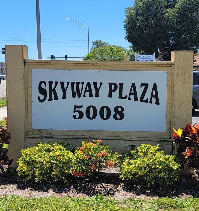 Building Photo - 5008 Manatee Ave W