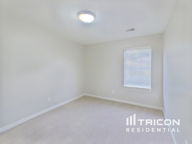 Building Photo - 325 Hampton Ridge Dr