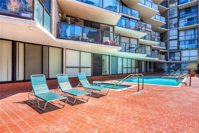Building Photo - 531 Esplanade