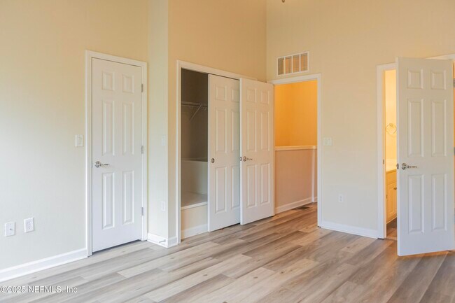 Building Photo - 8121 Summer Palm Ct