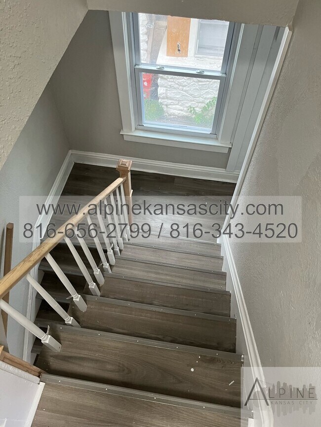 Building Photo - Beautiful Midtown Rehab! Main Floor Primary!