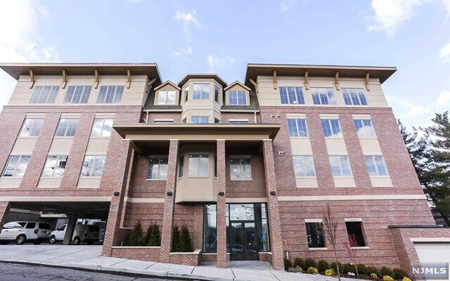 Building Photo - 555 10th St