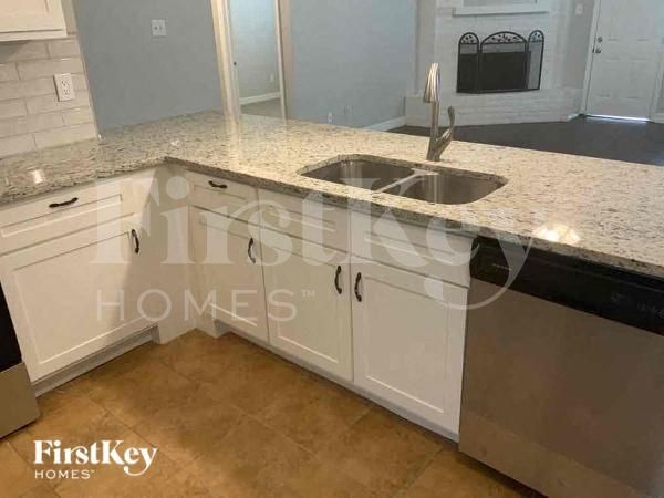 Building Photo - 2411 Shady Brook Dr