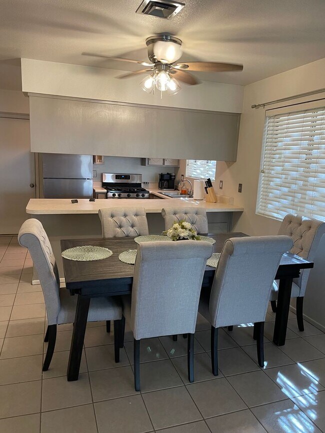 Building Photo - Furnished Condo