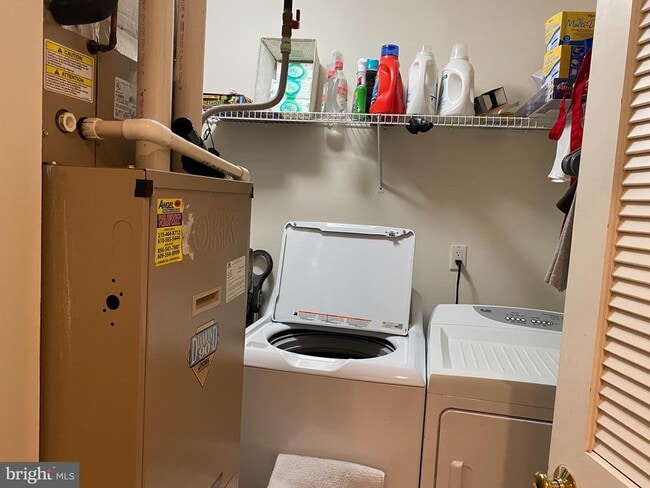 Building Photo - 202 Oaktree Ct