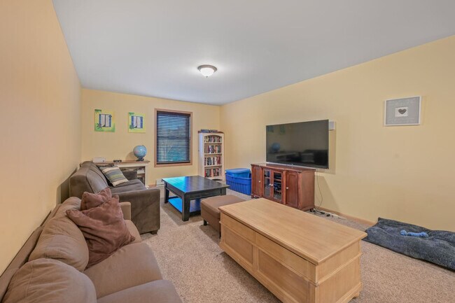 Building Photo - 1724 Calhoun Hill Rd