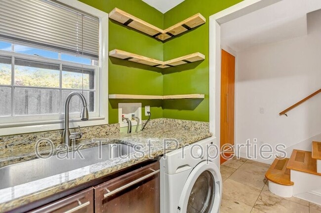 Building Photo - 309 St Charles Ct