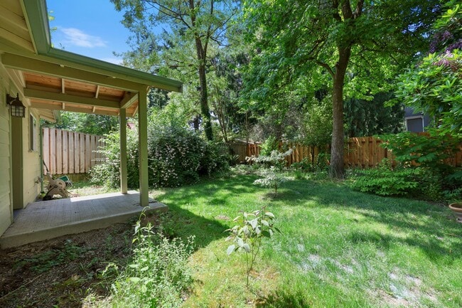 Building Photo - MOVE IN READY NOW! Stylish One-Bedroom A/C...