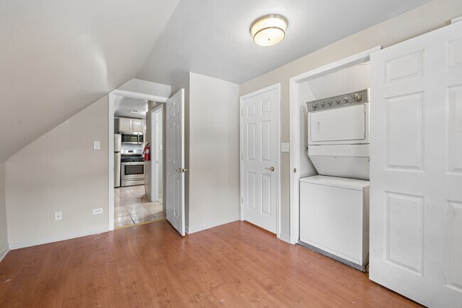 Building Photo - 919 S Bishop St