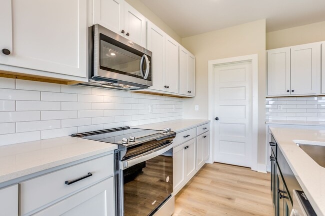 Building Photo - 1025 W Long Path Ct