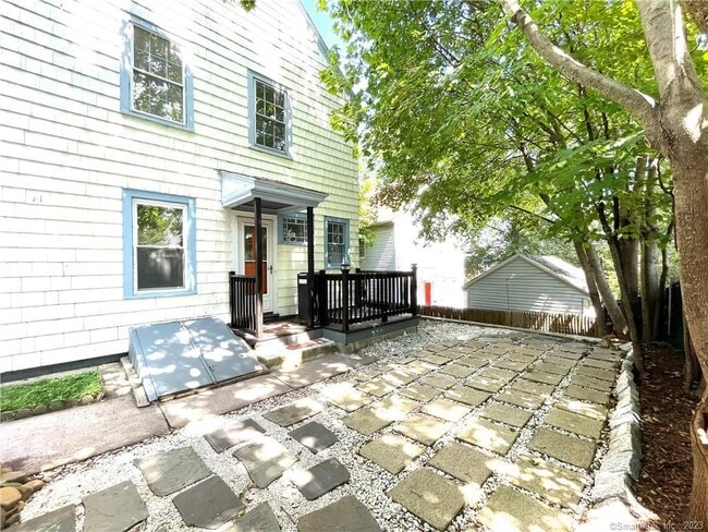 Building Photo - 294 Fountain St