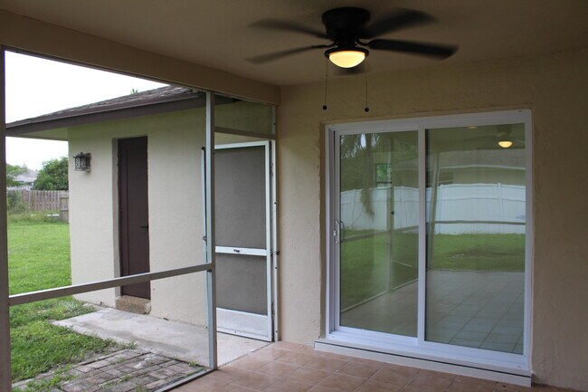 Building Photo - 137 Alcazar St