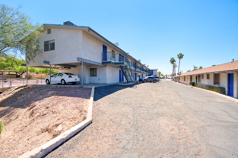 Building Photo - 1452 E Cinnabar Ave