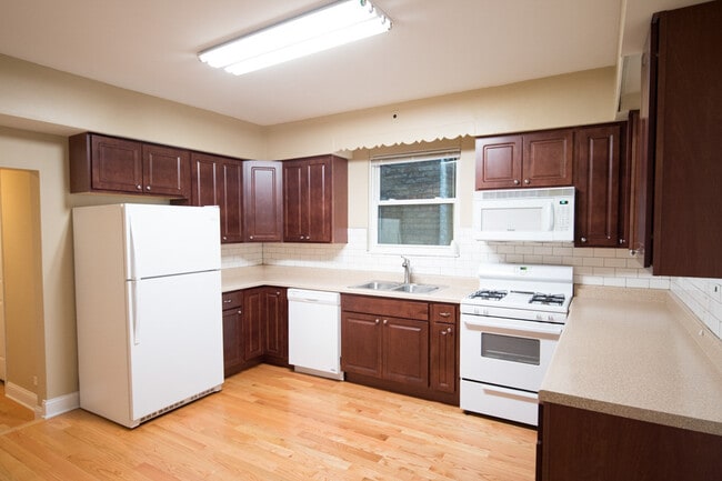 Building Photo - 1703 W Irving Park Rd