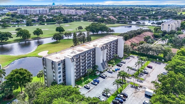 Building Photo - Gorgeous 2 bedroom 2  Condo in Boca Raton across from Nova University