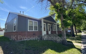 Building Photo - 421 14th St N