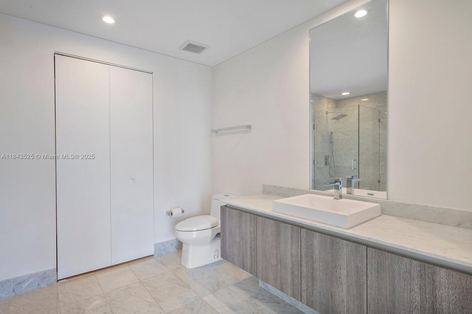 Building Photo - 801 S Miami Ave