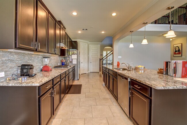 Building Photo - 25710 Oakwood Knoll Dr