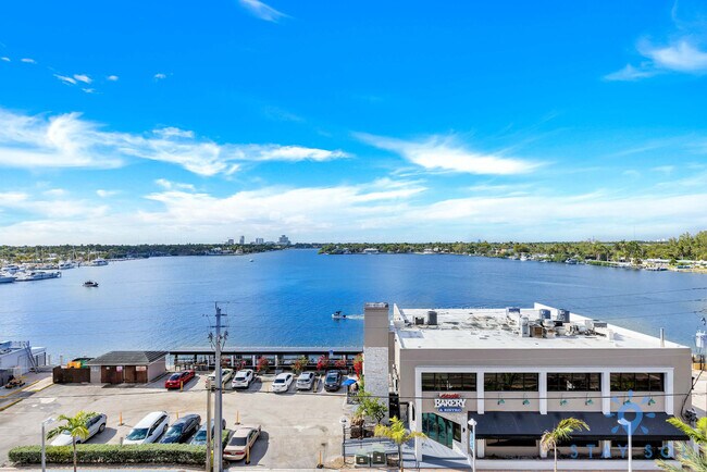 Building Photo - 777 N Ocean Dr