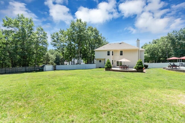 Building Photo - Private Cul-de-Sac Living: 4BR Home with Pool & Geothermal HVAC