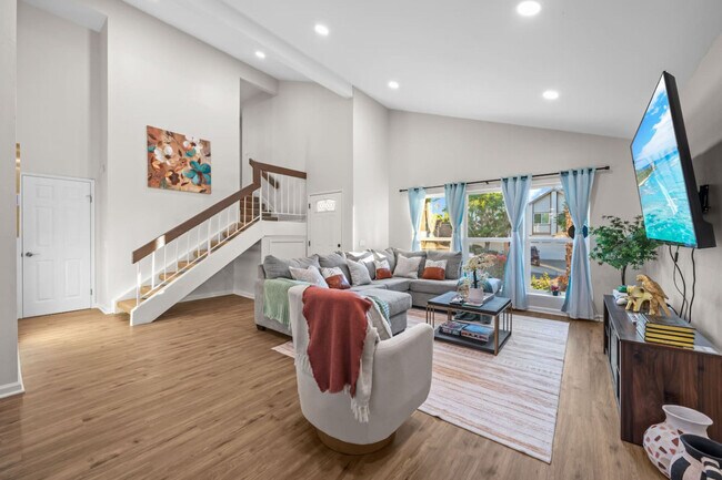 Building Photo - 13737 Via Tres Vistas