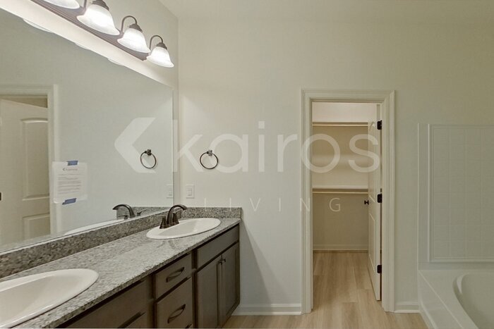 Building Photo - 205 Salvat Dr