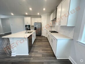 Building Photo - Amazing 4 Bedroom, 2.5 Bathroom Home with ...