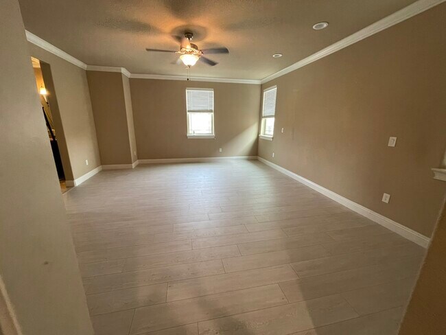 Building Photo - 691 Addison Ln