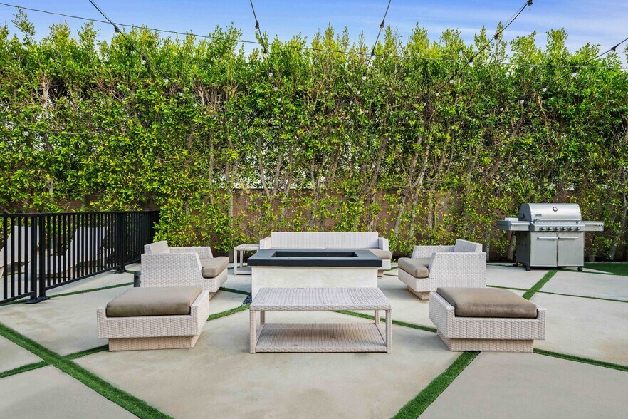 Building Photo - 1621 Hi Point St