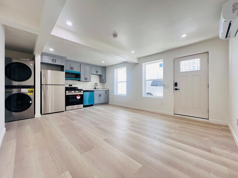 Building Photo - 1817 S Highland Ave