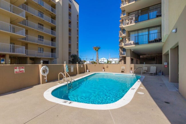 Building Photo - 511 E Beach Blvd