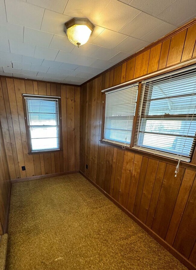 Building Photo - Cozy 2-Bedroom, 1-Bathroom Home w/ a Bonus Room