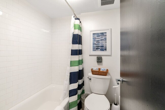 Building Photo - 221 Vine St