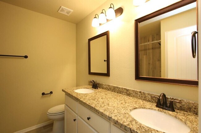 Building Photo - Like New Two Bedroom Townhouse in April Sound