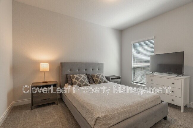 Building Photo - 1149 Cadogan Squire