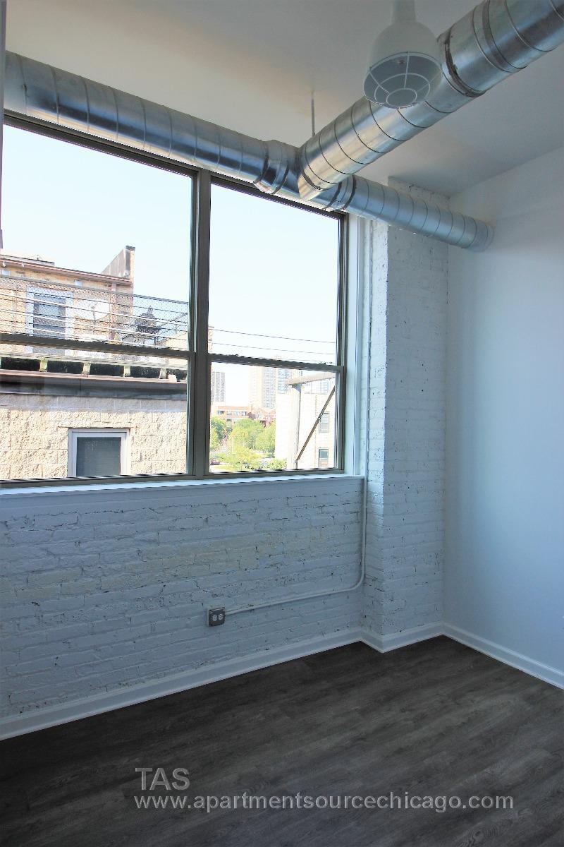 Building Photo - 932 W Dakin St