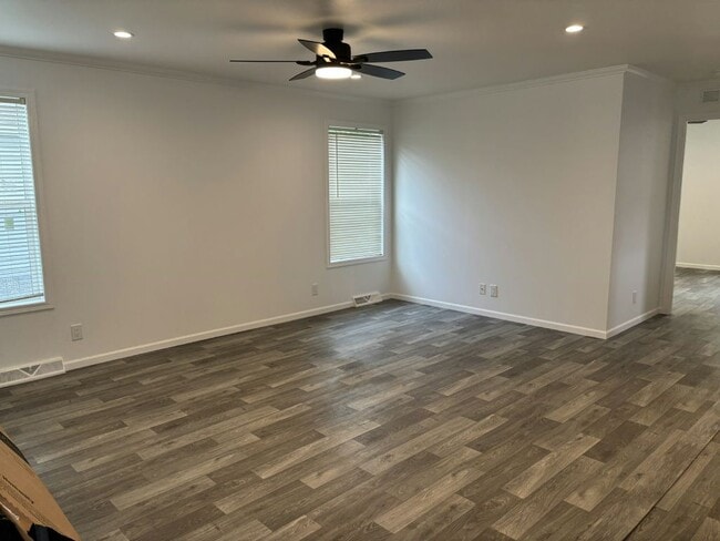 Building Photo - 490 Cimarron