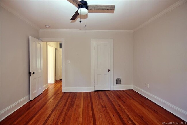 Building Photo - 11 Dolsen Pl