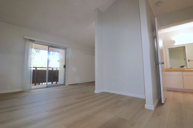 Building Photo - 3rd floor studio in Mission Valley! Beautiful vinyl flooring throughout/ 1 Prkg Space/ Mission Va...