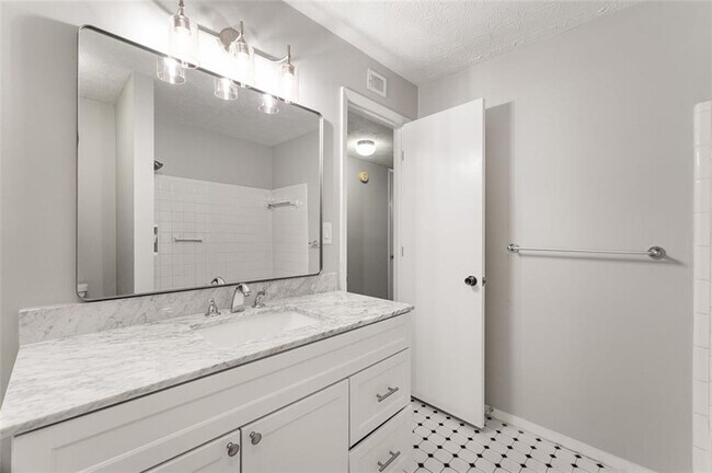 Building Photo - 308 Cumberland Ct SE