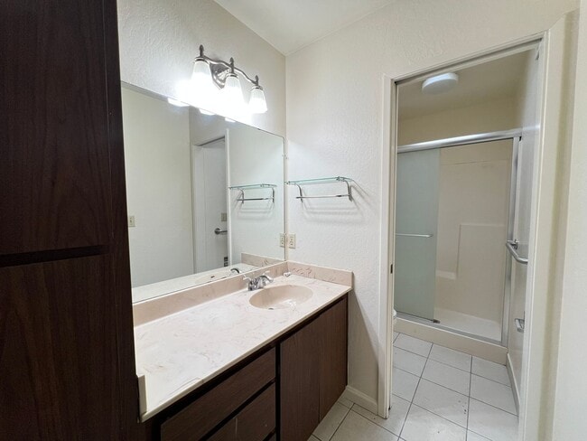 Building Photo - $500 MOVE IN SPECIAL!!!! 3 BEDROOM HOME IN PLEASANTON, CA!!!