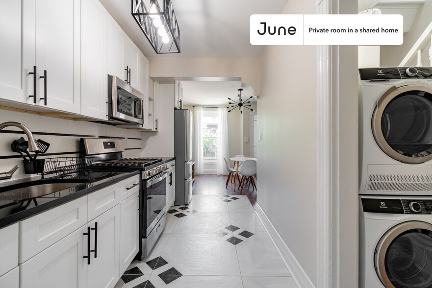 Building Photo - Room in Shared 3 bed/1.5 bath home