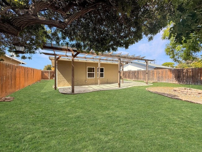 Building Photo - Charming 2B/1BA House w/ Large Yard, Garag...