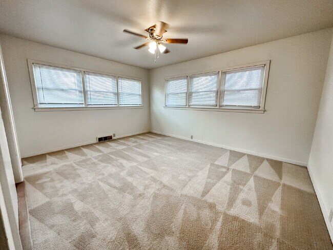 Building Photo - 3-Bedroom Home with Large Backyard!