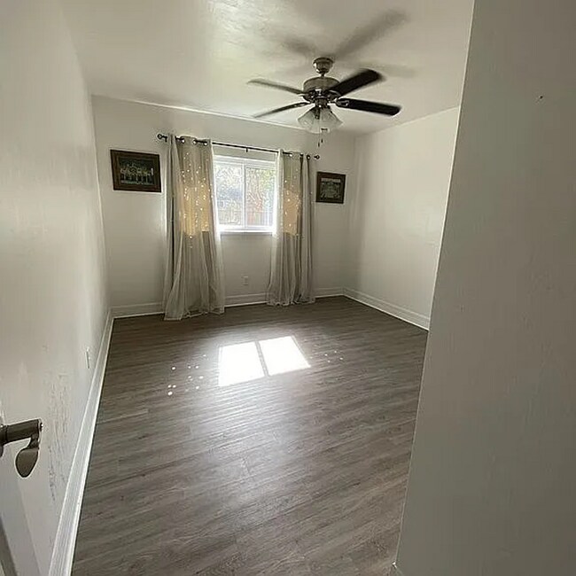 Building Photo - Modern Comfort Meets Classic Charm – Spacious Alachua Rental