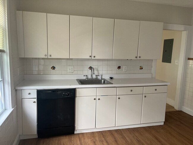 Primary Photo - 23 Aberdeen Rd