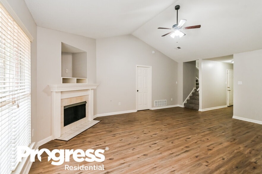 Building Photo - 4060 Triple Crown Loop N