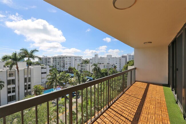 Building Photo - 9300 Bay Harbor Terrace